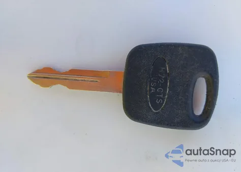 2003 Lincoln Town Car Signature z USA, uszkodzony, nr VIN 1LNHM82W33Y694322